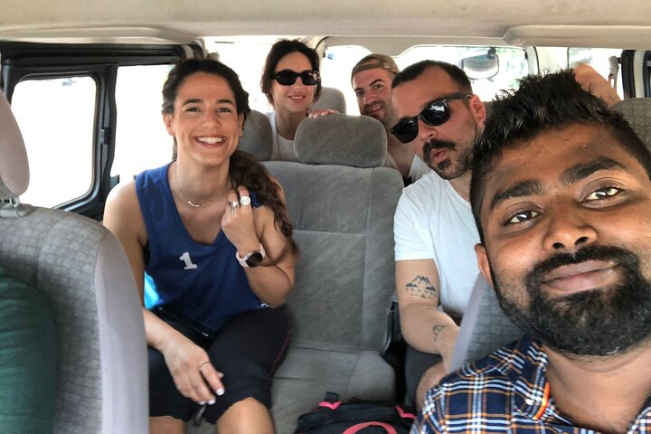 Colombo Airport : Shuttle Service to Negombo or Colombo - Photo 1 of 4